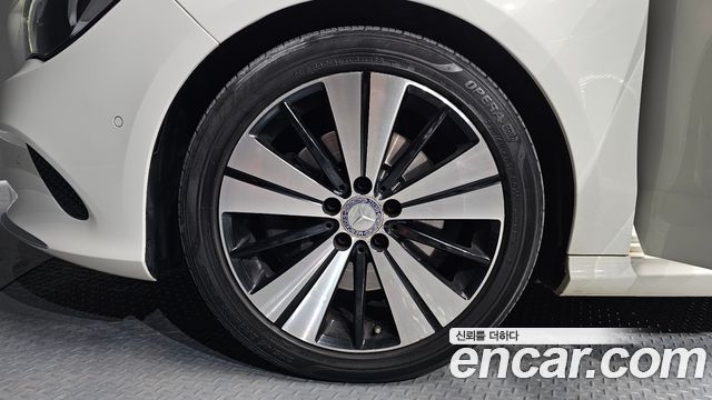Mercedes-Benz CLA-Class CLA250 4MATIC