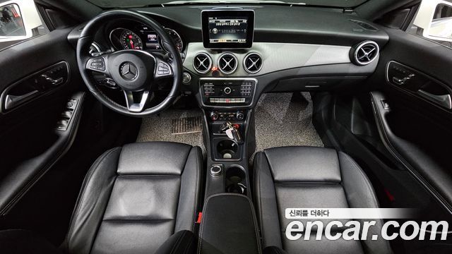 Mercedes-Benz CLA-Class CLA250 4MATIC