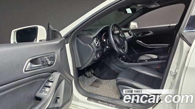 Mercedes-Benz CLA-Class CLA250 4MATIC