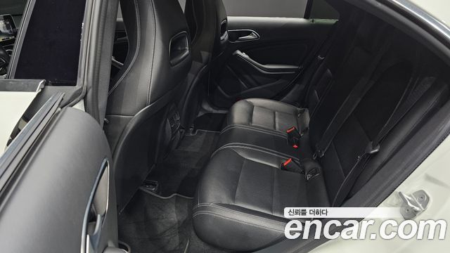 Mercedes-Benz CLA-Class CLA250 4MATIC