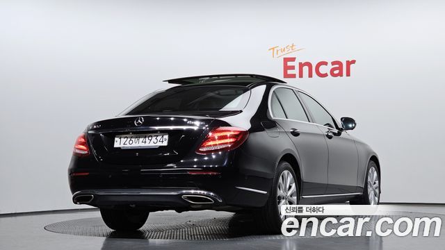 Mercedes-Benz E-Class E300 4MATIC Exclusive