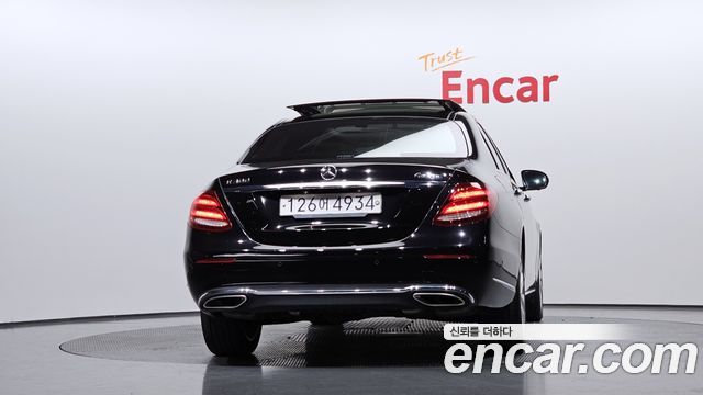 Mercedes-Benz E-Class E300 4MATIC Exclusive