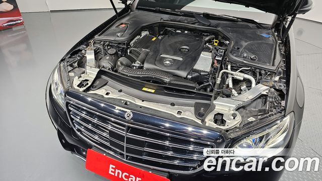 Mercedes-Benz E-Class E300 4MATIC Exclusive