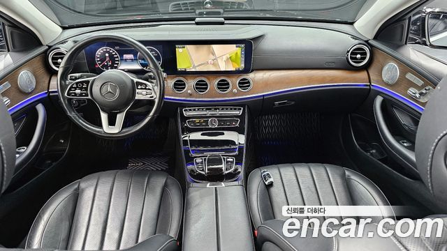 Mercedes-Benz E-Class E300 4MATIC Exclusive