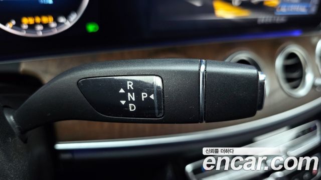 Mercedes-Benz E-Class E300 4MATIC Exclusive