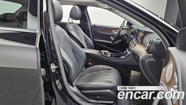 Mercedes-Benz E-Class E300 4MATIC Exclusive