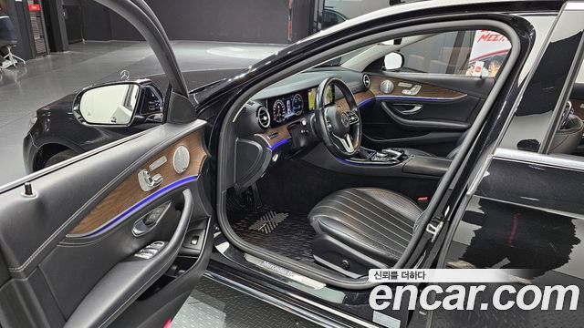 Mercedes-Benz E-Class E300 4MATIC Exclusive