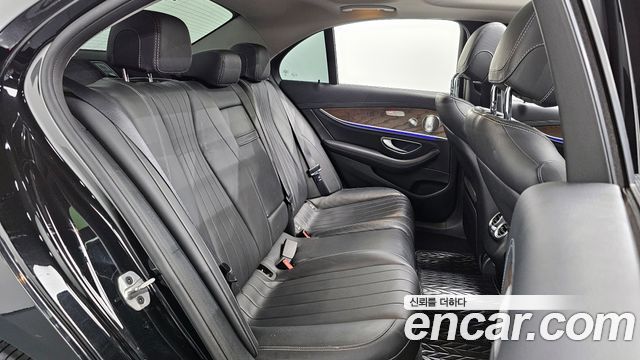 Mercedes-Benz E-Class E300 4MATIC Exclusive