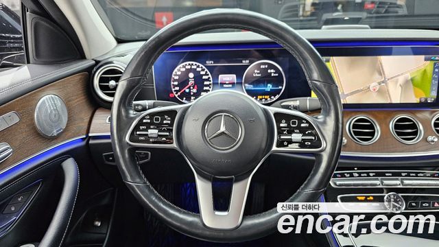 Mercedes-Benz E-Class E300 4MATIC Exclusive