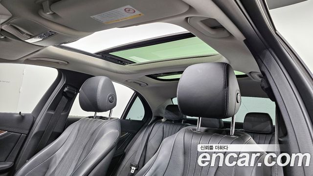 Mercedes-Benz E-Class E300 4MATIC Exclusive
