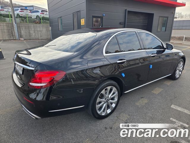 Mercedes-Benz E-Class E300 4MATIC Exclusive