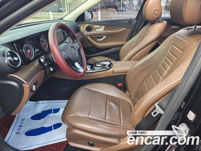 Mercedes-Benz E-Class E300 4MATIC Exclusive