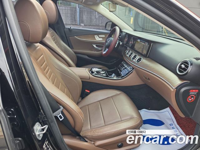 Mercedes-Benz E-Class E300 4MATIC Exclusive