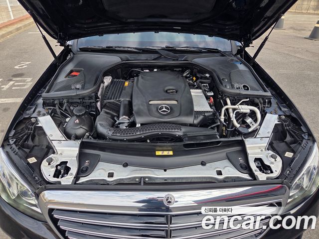 Mercedes-Benz E-Class E300 4MATIC Exclusive