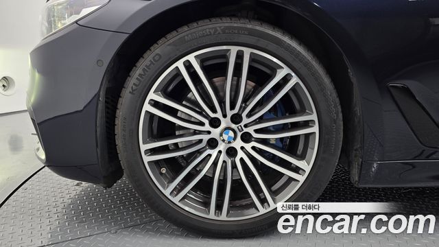 BMW 5-Series 530d M Sport Package