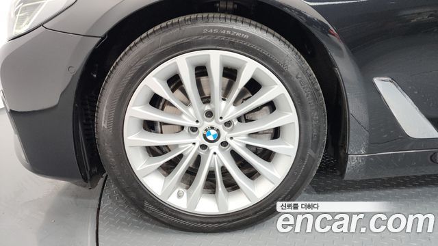 BMW 5-Series 520i Luxury