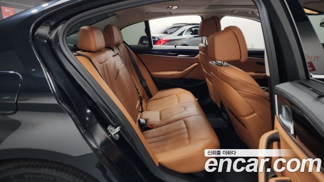 BMW 5-Series 520i Luxury