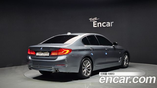 BMW 5-Series 520i Luxury