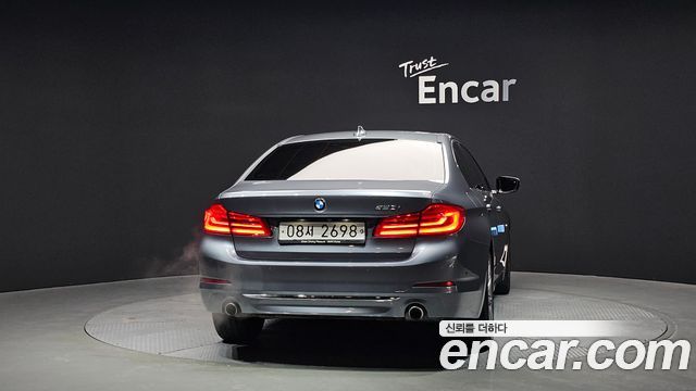BMW 5-Series 520i Luxury