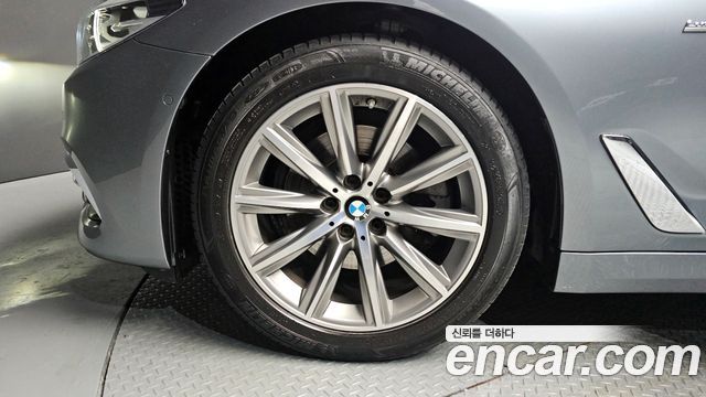 BMW 5-Series 520i Luxury