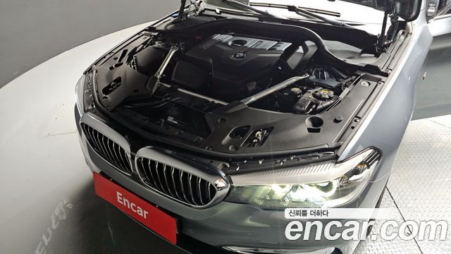 BMW 5-Series 520i Luxury