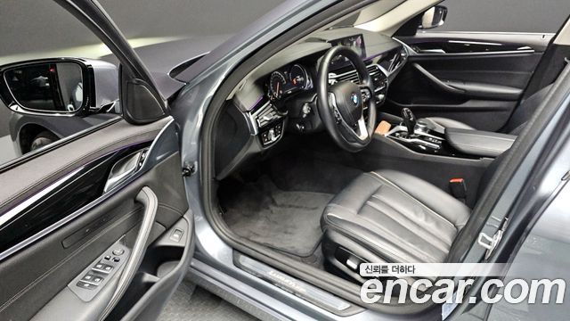 BMW 5-Series 520i Luxury
