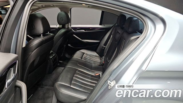 BMW 5-Series 520i Luxury
