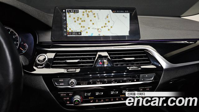BMW 5-Series 520i Luxury