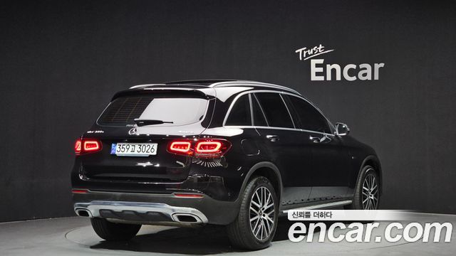 Mercedes-Benz GLC-Class GLC300e 4MATIC