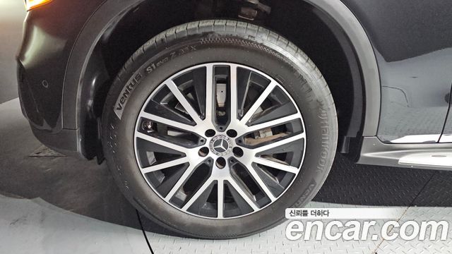 Mercedes-Benz GLC-Class GLC300e 4MATIC