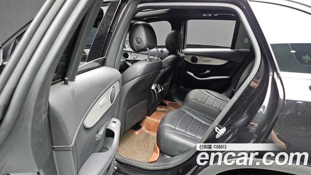 Mercedes-Benz GLC-Class GLC300e 4MATIC