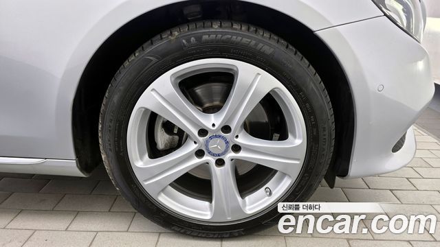 Mercedes-Benz E-Class E200 Avantgarde