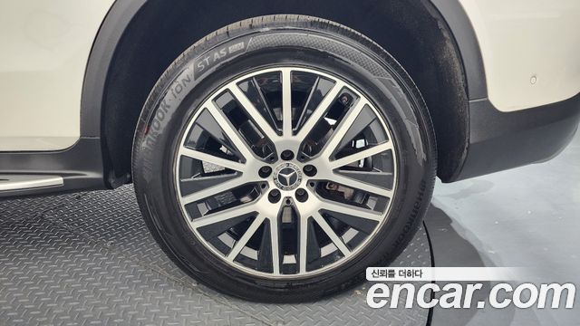 Mercedes-Benz GLC-Class GLC300e 4MATIC
