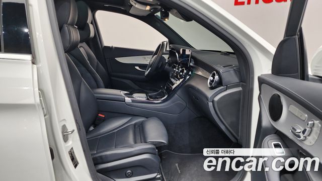 Mercedes-Benz GLC-Class GLC300e 4MATIC
