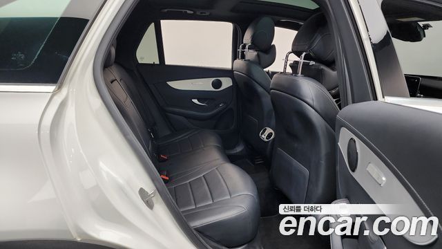 Mercedes-Benz GLC-Class GLC300e 4MATIC