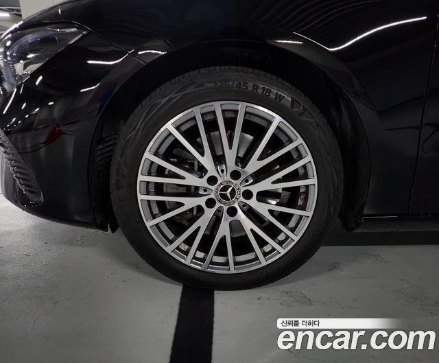 Mercedes-Benz CLA-Class CLA250 4MATIC Progressive