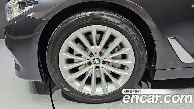 BMW 5-Series 530i xDrive Luxury Plus