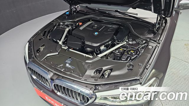 BMW 5-Series 530i xDrive Luxury Plus
