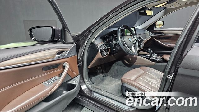 BMW 5-Series 530i xDrive Luxury Plus