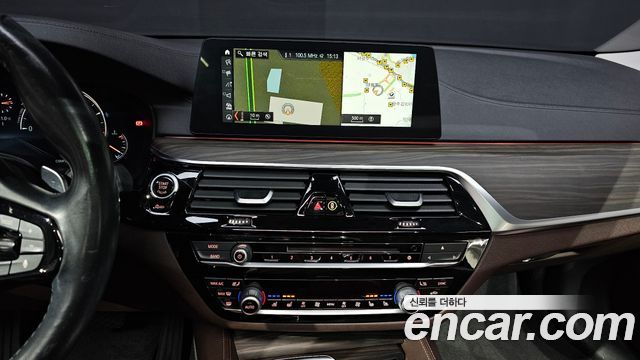 BMW 5-Series 530i xDrive Luxury Plus