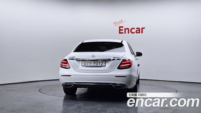 Mercedes-Benz E-Class E300 4MATIC Avnatgarde