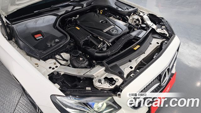 Mercedes-Benz E-Class E300 4MATIC Avnatgarde