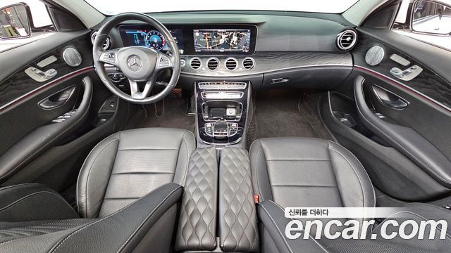 Mercedes-Benz E-Class E300 4MATIC Avnatgarde