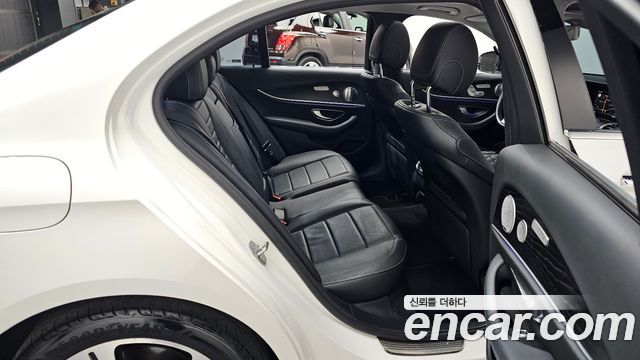 Mercedes-Benz E-Class E300 4MATIC Avnatgarde