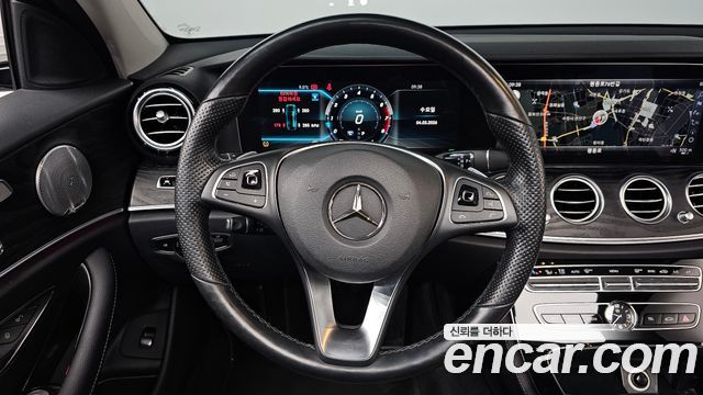 Mercedes-Benz E-Class E300 4MATIC Avnatgarde