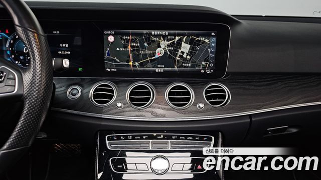 Mercedes-Benz E-Class E300 4MATIC Avnatgarde
