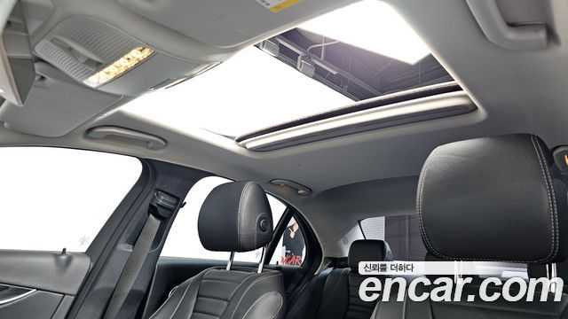 Mercedes-Benz E-Class E300 4MATIC Avnatgarde