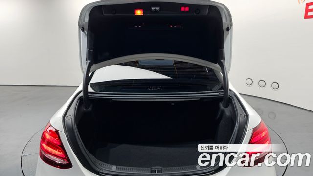 Mercedes-Benz E-Class E300 4MATIC Avnatgarde