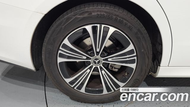 Mercedes-Benz E-Class E200 Avantgarde