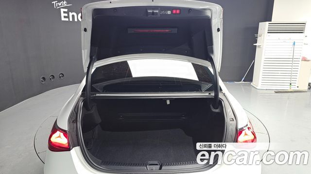Mercedes-Benz E-Class E200 Avantgarde